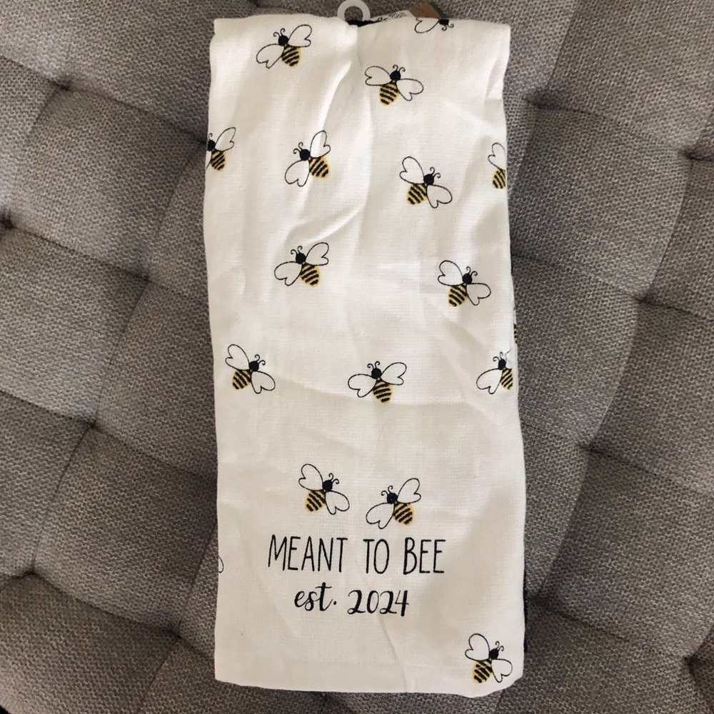 Deborah Connolly Designs “Meant to BEE” kitchen towels
